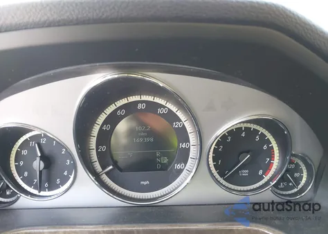 2010 Mercedes-Benz E 550 4Matic z USA, uszkodzony, nr VIN WDDHF9ABXAA160958